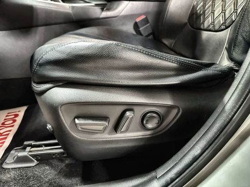 Used 2021 Toyota RAV4 XLE w/ Convenience Package image 13