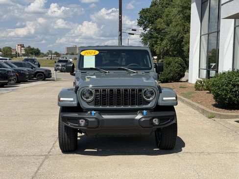 Used 2024 Jeep Wrangler Unlimited w/ LED Headlamp & Fog Lamp Group AWD/4WD image 20