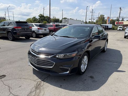 Used 2017 Chevrolet Malibu LT FWD image 7