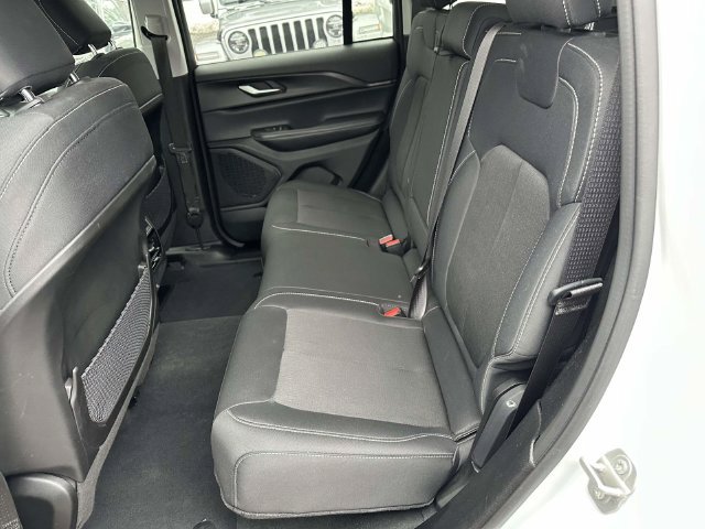 Certified 2024 Jeep Grand Cherokee Laredo X AWD/4WD image 18