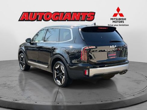 Used 2023 Kia Telluride EX w/ EX Captain's Chair Package image 4
