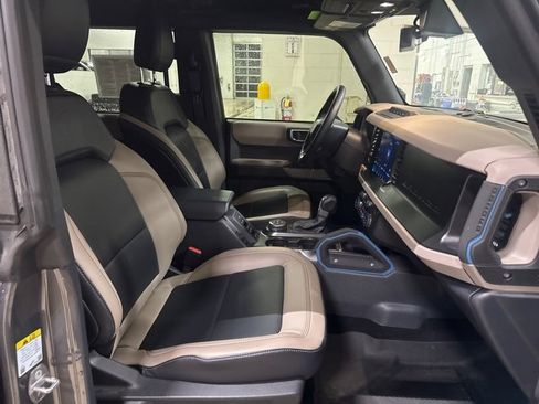 Used 2022 Ford Bronco Wildtrak image 15