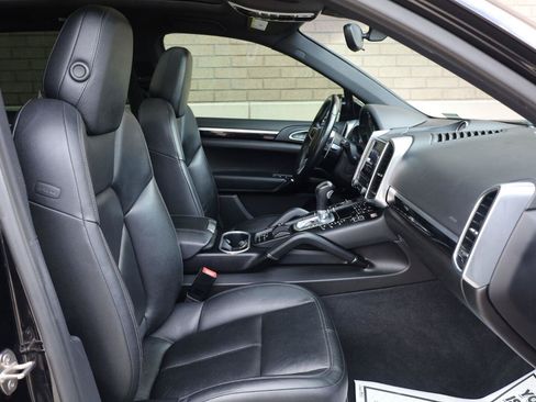 Used 2018 Porsche Cayenne AWD/4WD image 30
