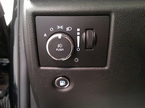 Used 2019 Jeep Grand Cherokee Laredo image 29