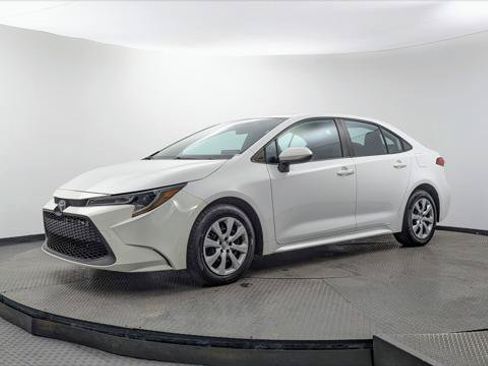 Used 2022 Toyota Corolla LE FWD image 2