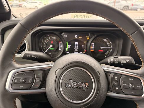 Used 2024 Jeep Wrangler High Altitude AWD/4WD image 34