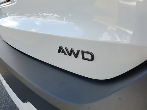 Used 2025 Nissan Kicks SV image 6