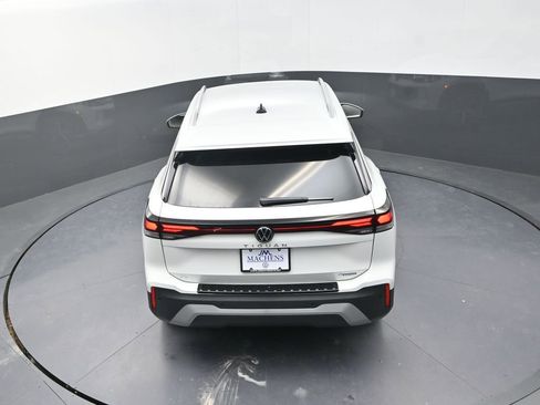 New 2026 Volkswagen Tiguan SE AWD/4WD image 17