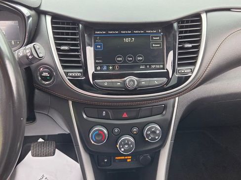 Used 2019 Chevrolet Trax LT w/ LT Convenience Package AWD/4WD image 17