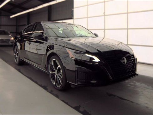 Used 2025 Nissan Altima 2.5 SR FWD image 1