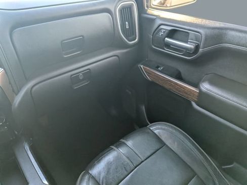 Used 2019 Chevrolet Silverado 1500 High Country w/ Technology Package AWD/4WD image 17