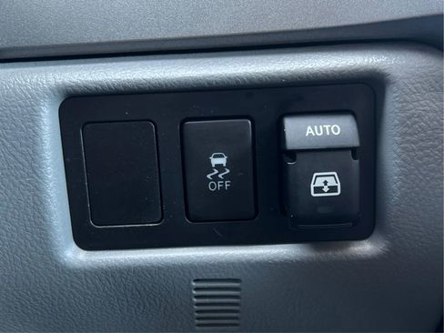 Used 2016 Toyota Sequoia Limited w/ Safety & Convenience Package AWD/4WD image 17