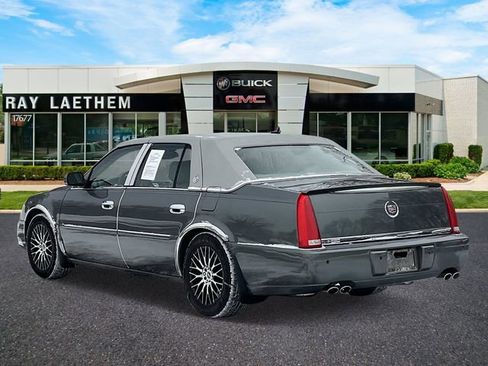 Used 2006 Cadillac DTS w/ Trunk Convenience Package image 3