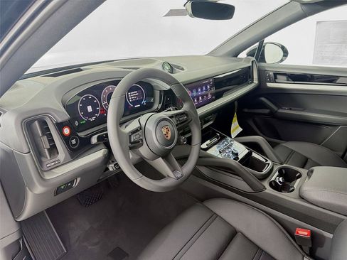 New 2026 Porsche Cayenne Coupe AWD/4WD image 4