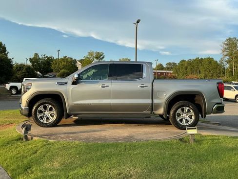 Used 2023 GMC Sierra 1500 SLT w/ SLT Convenience Package AWD/4WD image 4