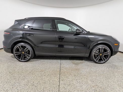 Used 2023 Porsche Cayenne AWD/4WD image 8
