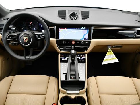 Certified 2025 Porsche Macan image 23