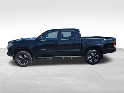 Used 2016 Toyota Tacoma TRD Sport image 4
