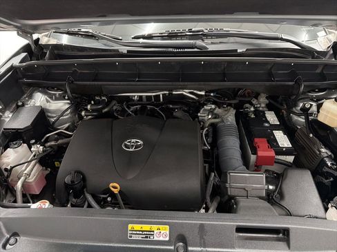 Used 2022 Toyota Highlander LE FWD image 33