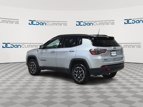 Used 2025 Jeep Compass Trailhawk AWD/4WD image 7