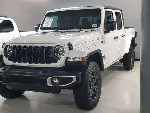 Used 2024 Jeep Gladiator Sport image 31
