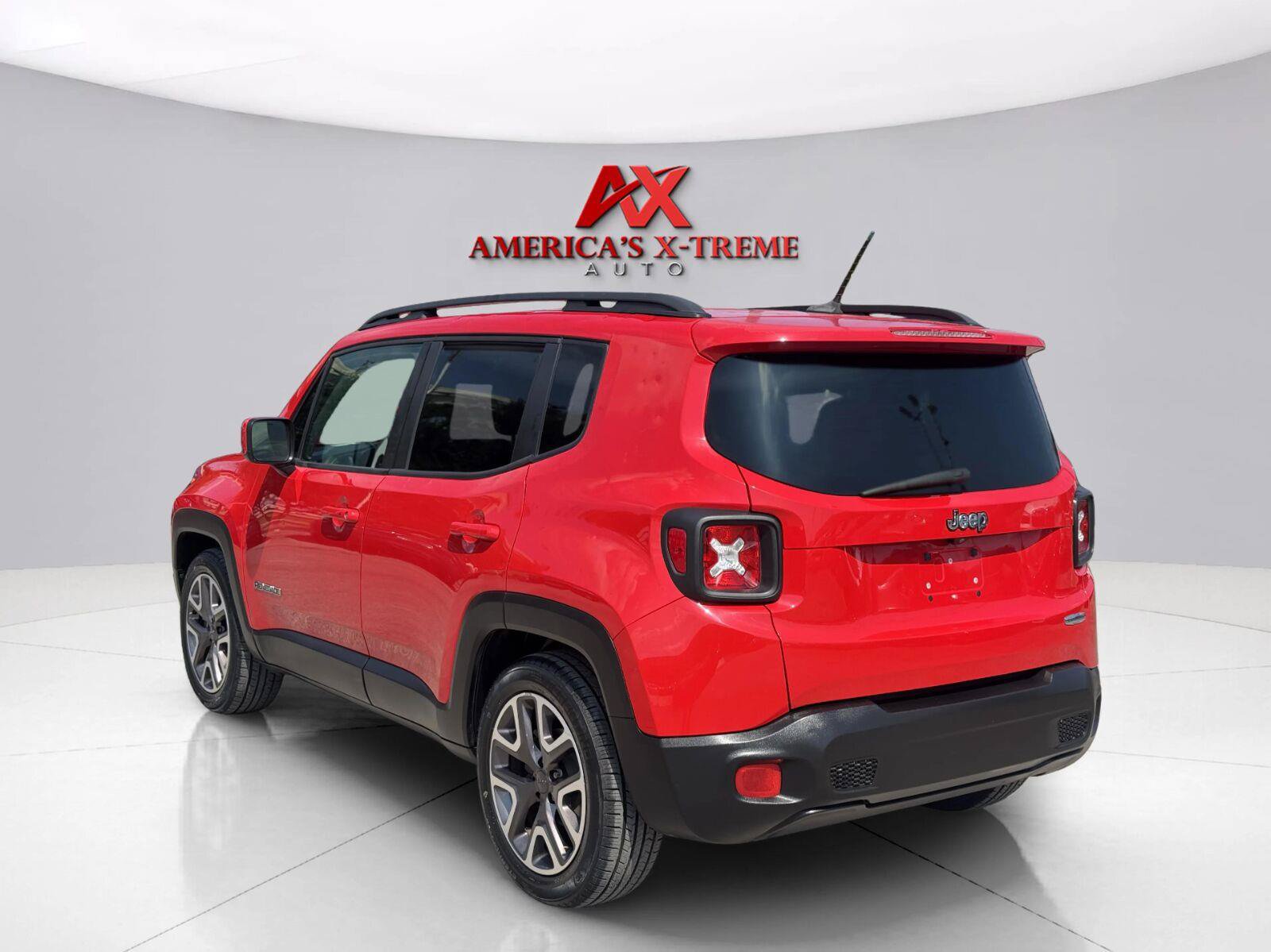 Used 2015 Jeep Renegade Latitude w/ Popular Equipment Group FWD image 4