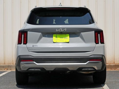 Used 2025 Kia Sorento S w/ Panoramic Sunroof Package FWD image 10