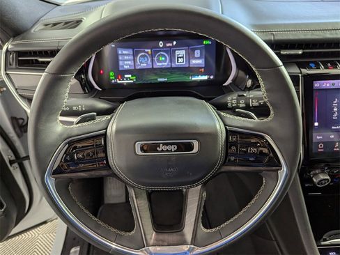 Used 2023 Jeep Grand Cherokee Overland image 18