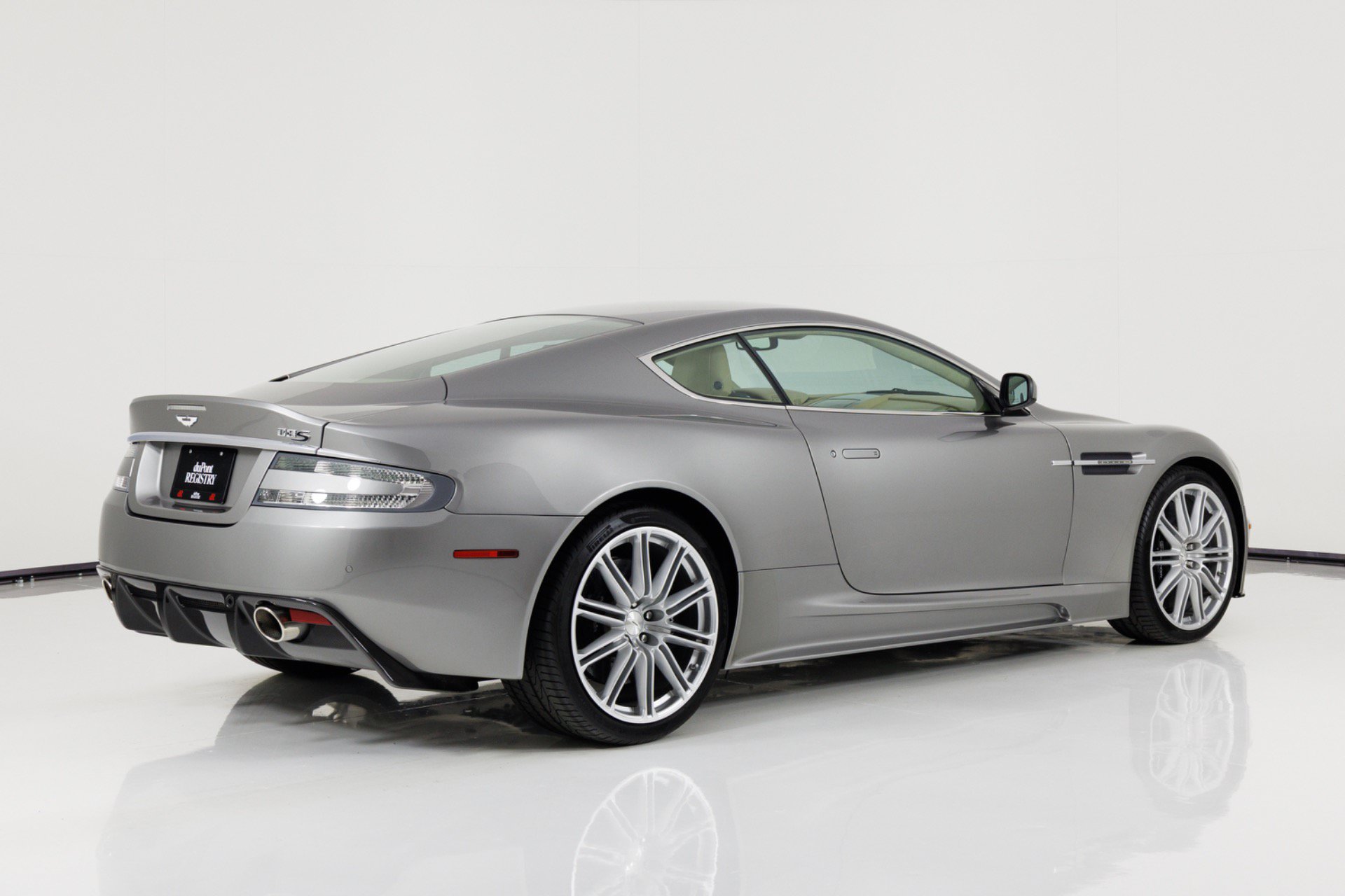 Used 2009 Aston Martin DBS Coupe RWD image 2