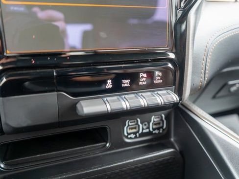 Used 2022 RAM 1500 Limited w/ Body-Colour Bumper Group image 31