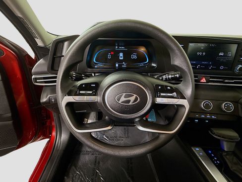 Used 2024 Hyundai Elantra SE image 13