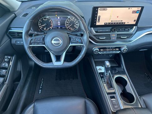 Used 2023 Nissan Altima 2.0 SR FWD image 15