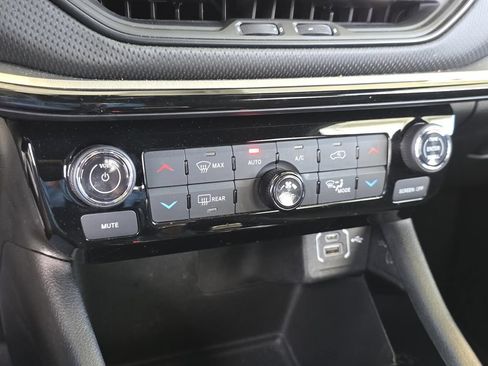Used 2025 Jeep Compass Trailhawk AWD/4WD image 22
