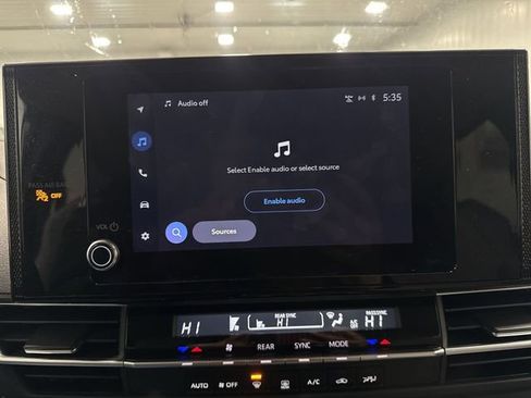 Used 2025 Toyota Sienna LE image 13