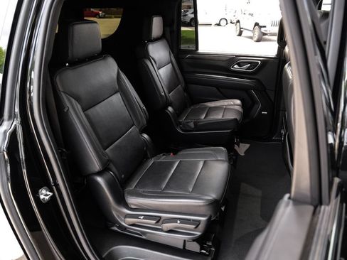 Used 2024 Chevrolet Suburban LT w/ LT Signature Plus Package RWD image 36