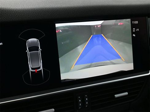 Used 2023 Porsche Cayenne Platinum Edition image 22