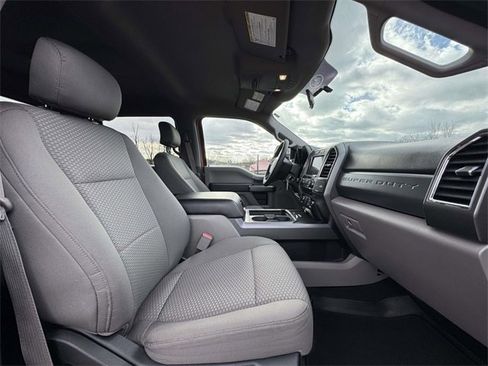 Used 2017 Ford F250 XLT w/ XLT Premium Package image 16