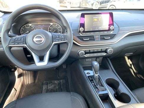 Used 2025 Nissan Altima 2.5 SV image 34