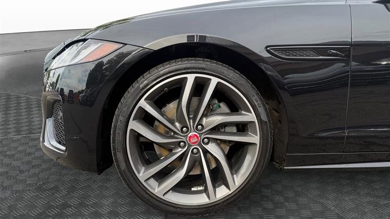 Used 2022 Jaguar XF R-Dynamic SE AWD/4WD image 9