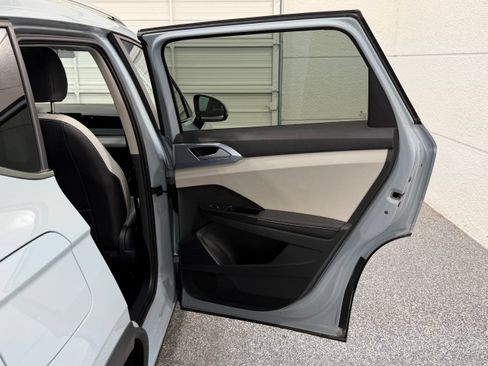 Used 2026 Volkswagen Taos SE w/ Panoramic Sunroof Package FWD image 25