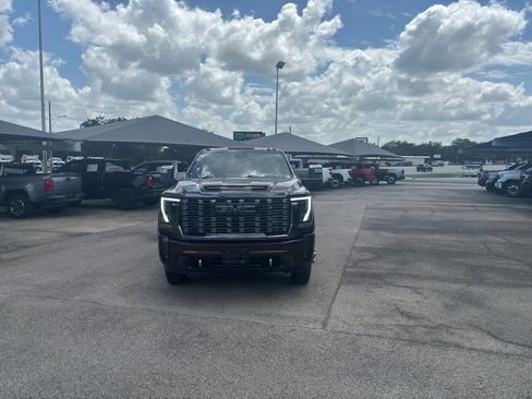 Used 2024 GMC Sierra 3500 Denali Ultimate AWD/4WD image 2
