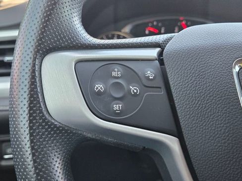 Used 2023 GMC Acadia SLE image 25