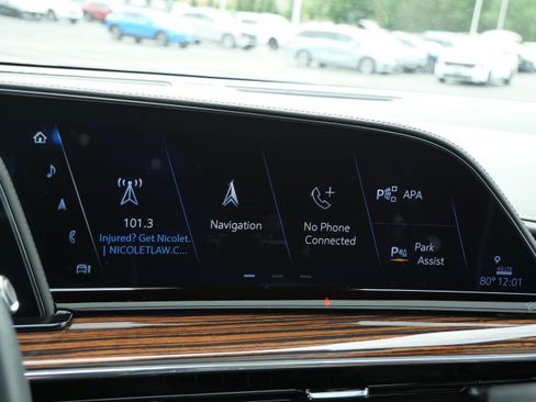 Certified 2023 Cadillac Escalade ESV Premium Luxury w/ Performance Package AWD/4WD image 21