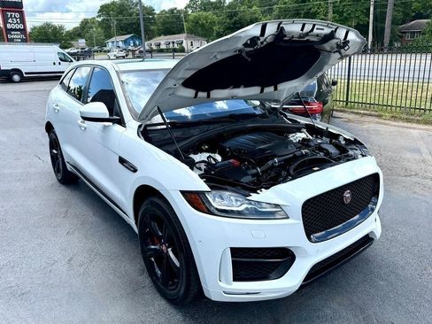 Used 2017 Jaguar F-PACE R-Sport image 4