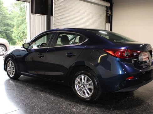 Used 2018 MAZDA MAZDA3 Sport w/ Preferred Equipment Package FWD image 6