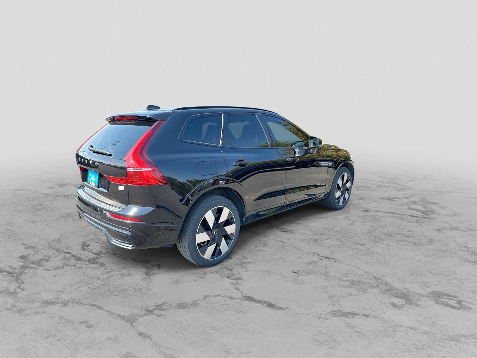Used 2024 Volvo XC60 T8 Plus w/ Protection Package Premier AWD/4WD image 8