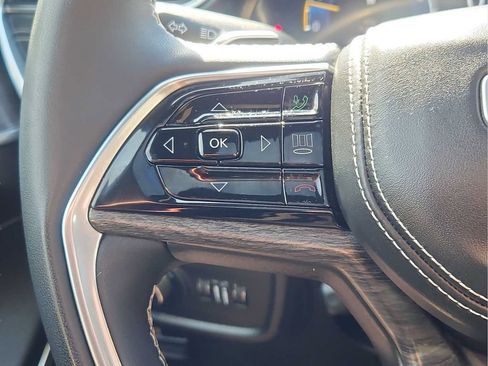 Used 2023 Jeep Grand Cherokee Overland w/ Luxury Tech Group IV AWD/4WD image 21