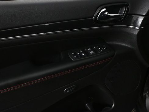Used 2020 Jeep Grand Cherokee Trailhawk AWD/4WD image 8