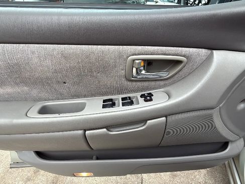 Used 2000 Toyota Avalon XL image 18