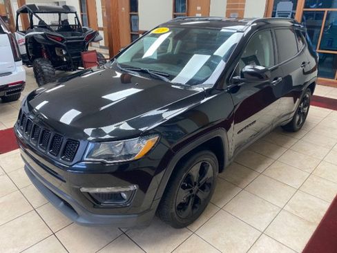 Used 2020 Jeep Compass Latitude FWD image 1